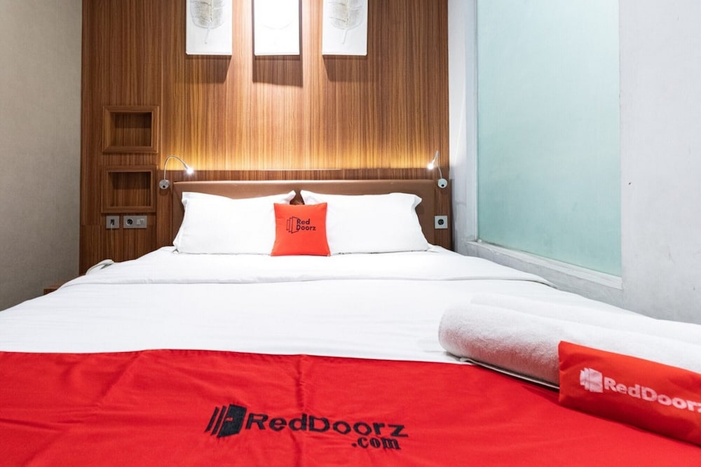 Premium Room (RedDoorz) - Photo 2