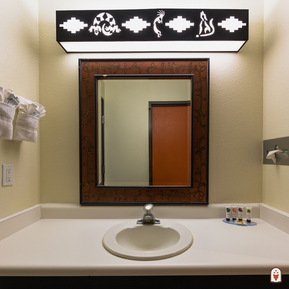 Standard Room, 2 Queen Beds (Double Queen Room) - Photo 14