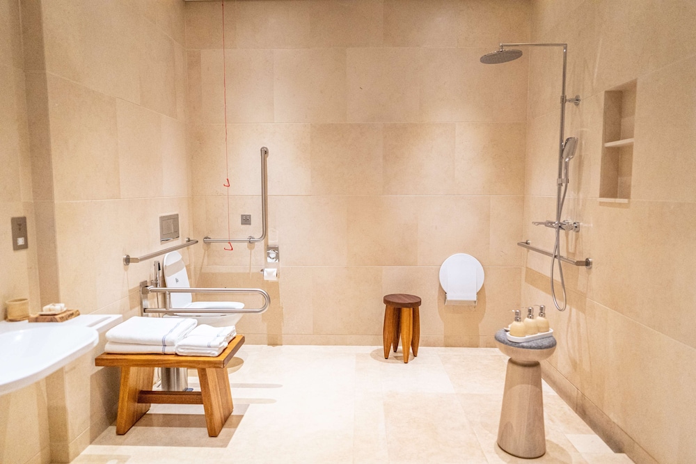 Deluxe Room, 1 King Bed, Accessible