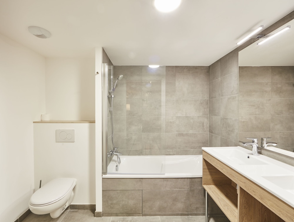 Luxury Apartment, Multiple Beds photo 2