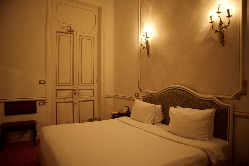 Golden Classic Room City View - Photo 4