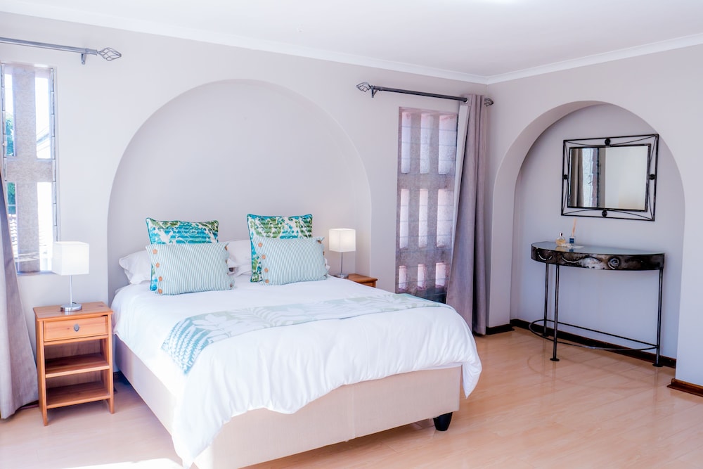 Deluxe House, 4 Bedrooms photo 2