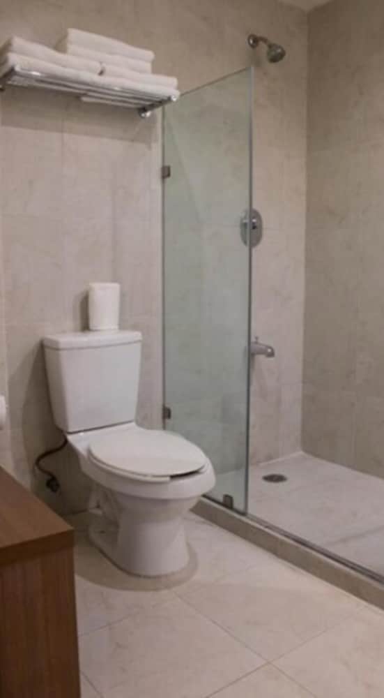 Room, 2 Twin Beds, Street View - Photo 10