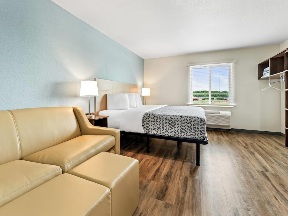 Suite, 1 King Bed, Non Smoking photo 1