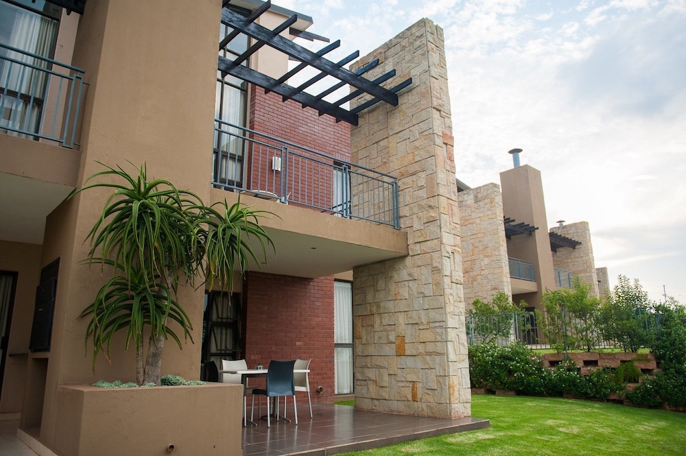 Apartment, 2 Bedrooms, Kitchenette, Courtyard View photo 3