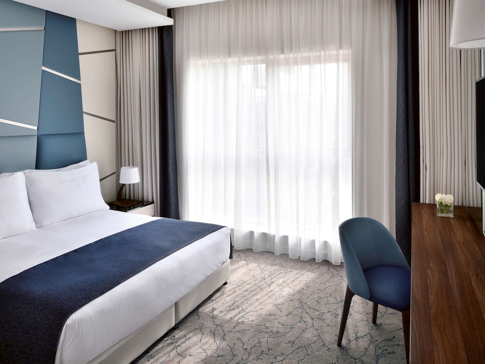 Deluxe Room, 1 King Bed (Burj Khalifa View) photo 1