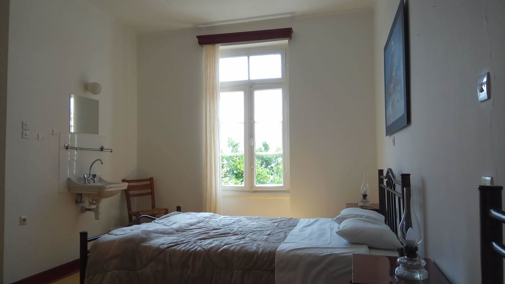 Economy Triple Room (9) photo 1