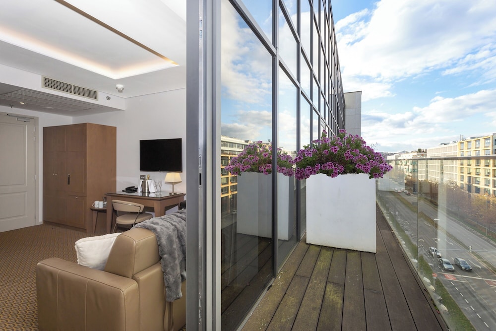 Executive Double or Twin Room, Balcony (with Sofa Bed)