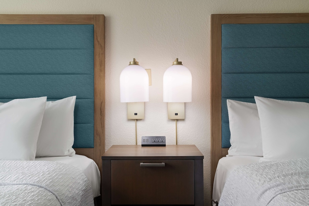 Studio, 2 Queen Beds, Accessible (Mobility & Hearing, Roll-in Shower) photo 2