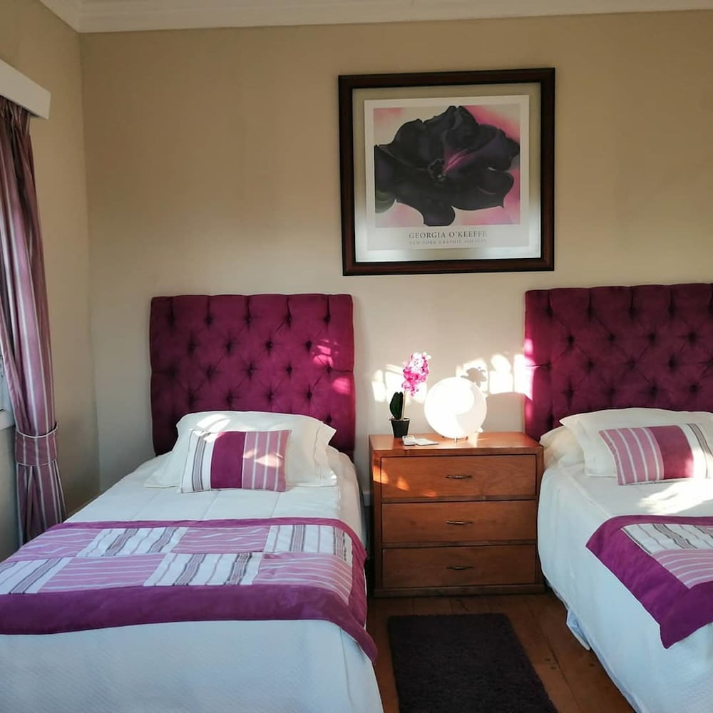 Basic Twin Room, Multiple Beds, Garden View photo 3