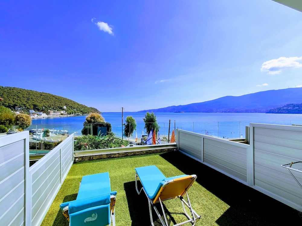 Classic Double or Twin Room, Sea View (with Private Garden) - Photo 6