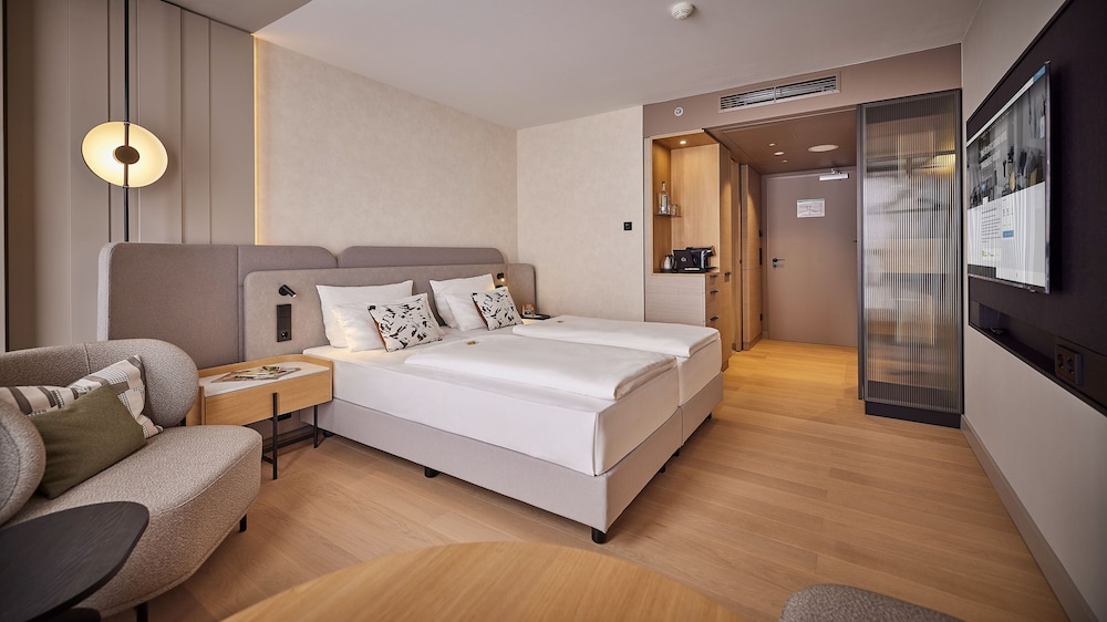 Double Room (Skyline)