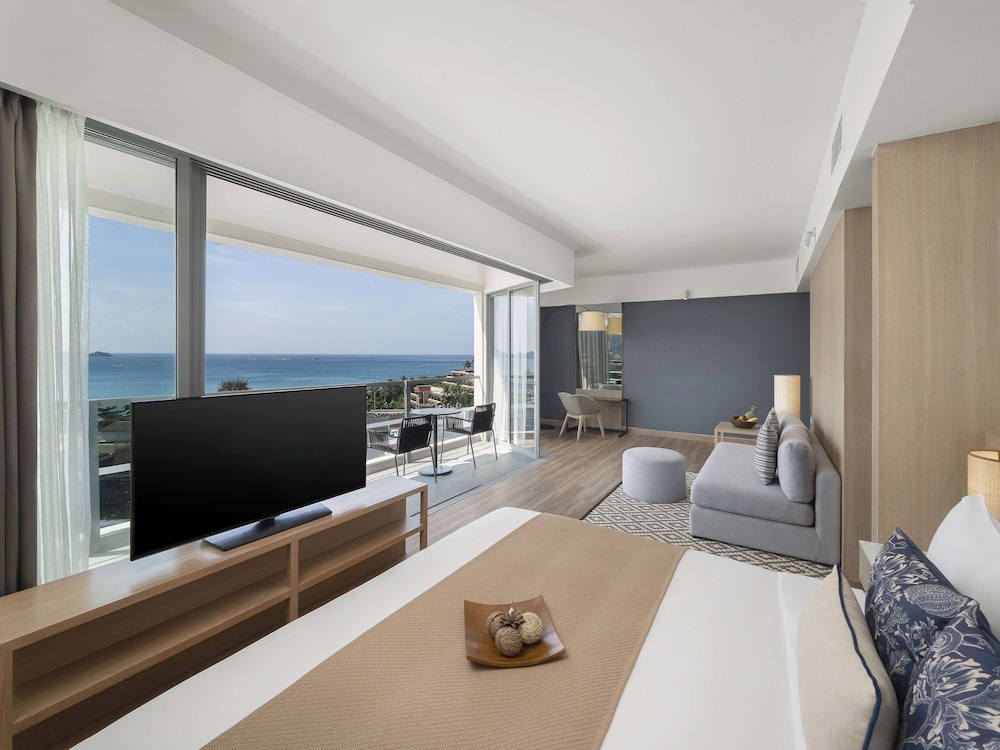 Suite, 1 King Bed, Balcony, Sea View - Photo 3
