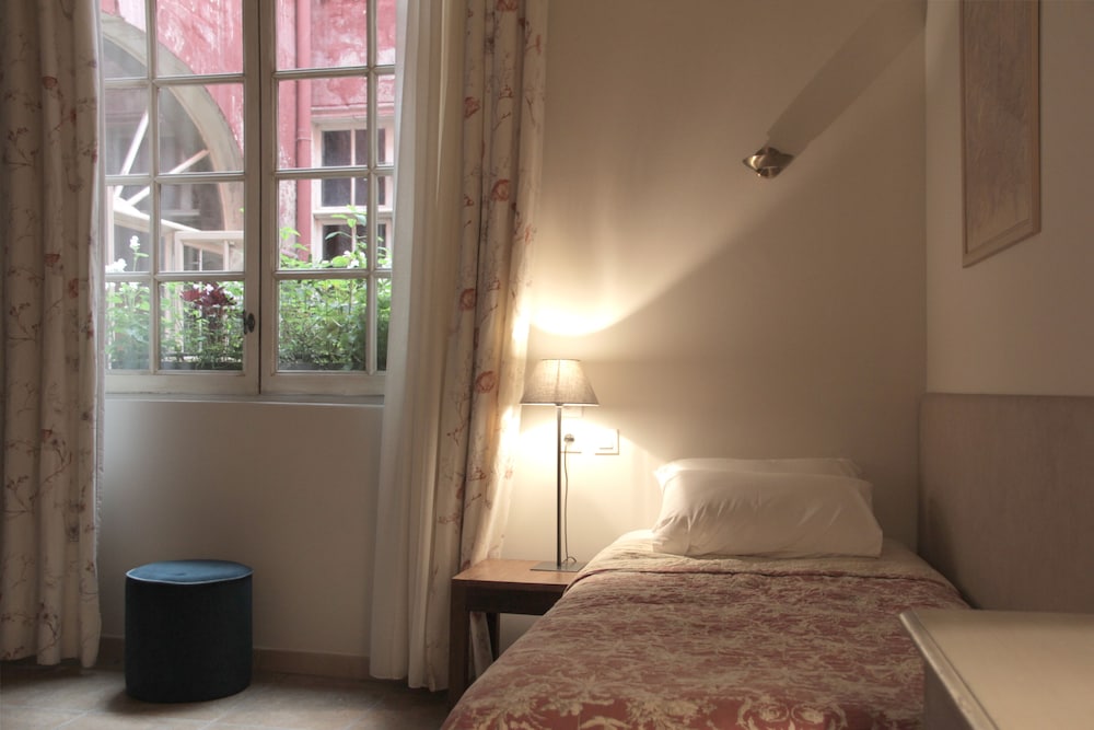 Standard Twin Room photo 3