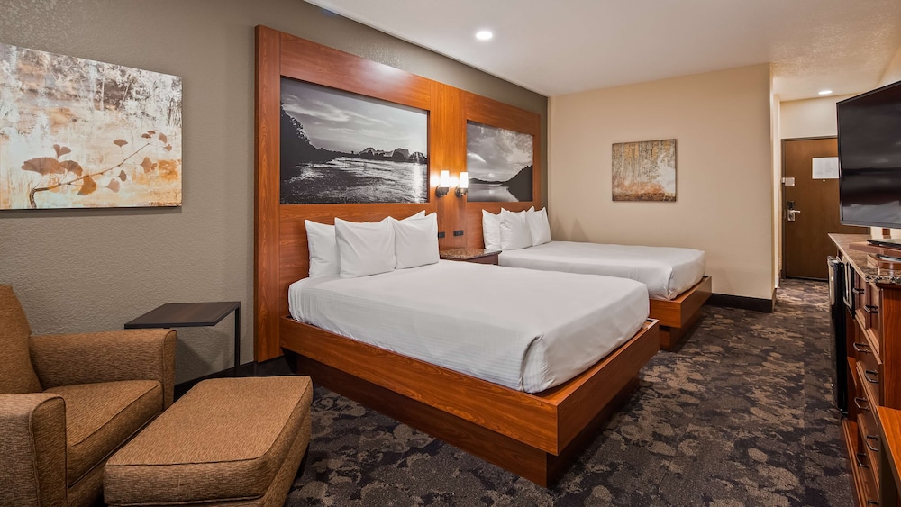 Standard Room, 2 Queen Beds, Non Smoking, Refrigerator & Microwave (Walk-in Shower) photo 2