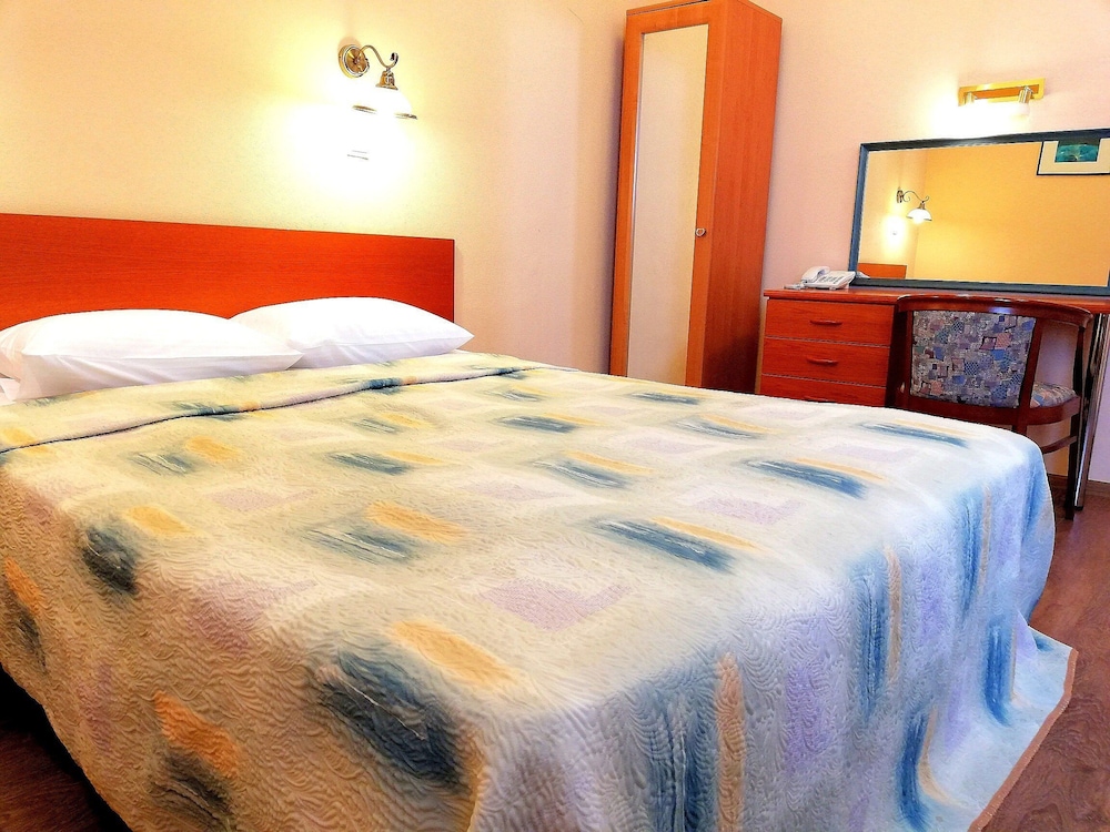 Economy Double or Twin Room, 1 Double or 2 Twin Beds photo 3