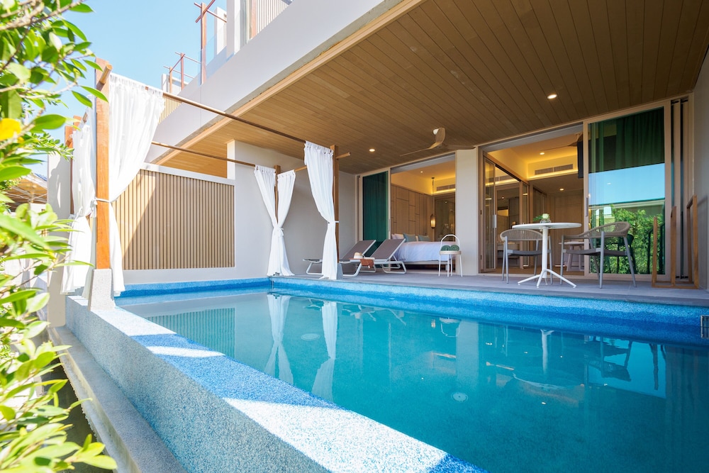 Pool Suite - Photo 7
