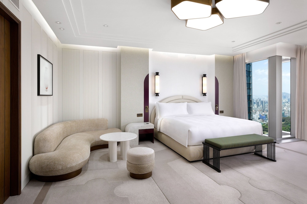 Suite, 1 King Bed, City View - Photo 1