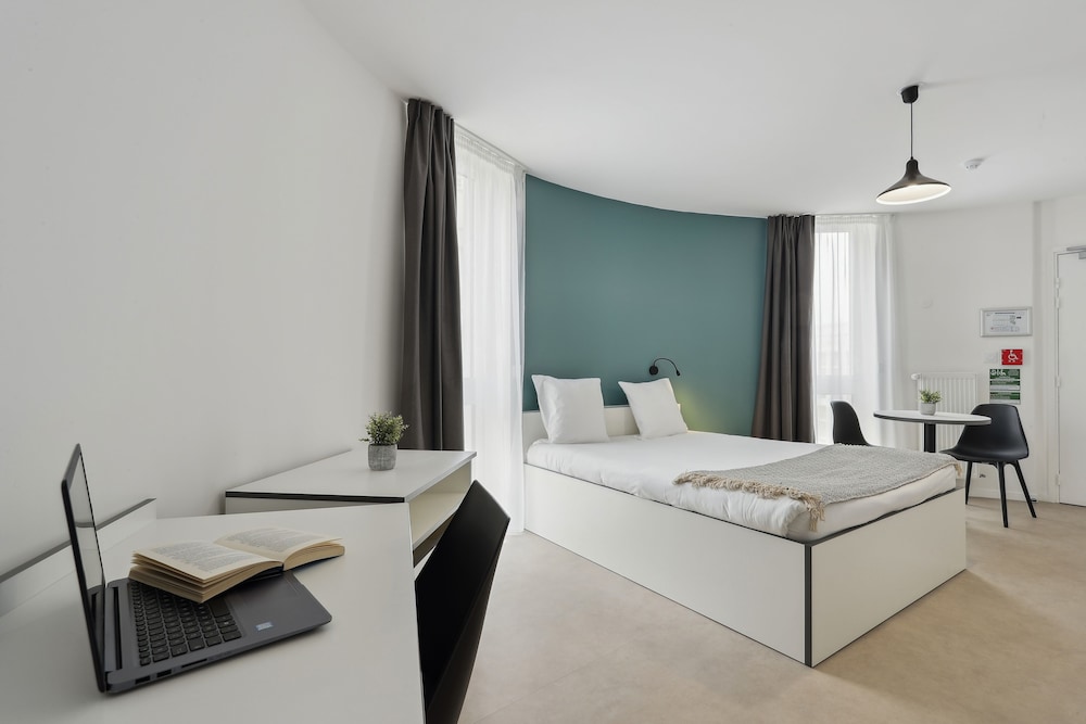 GRAND STANDARD STUDIO (DOUBLE BED) - Photo 1