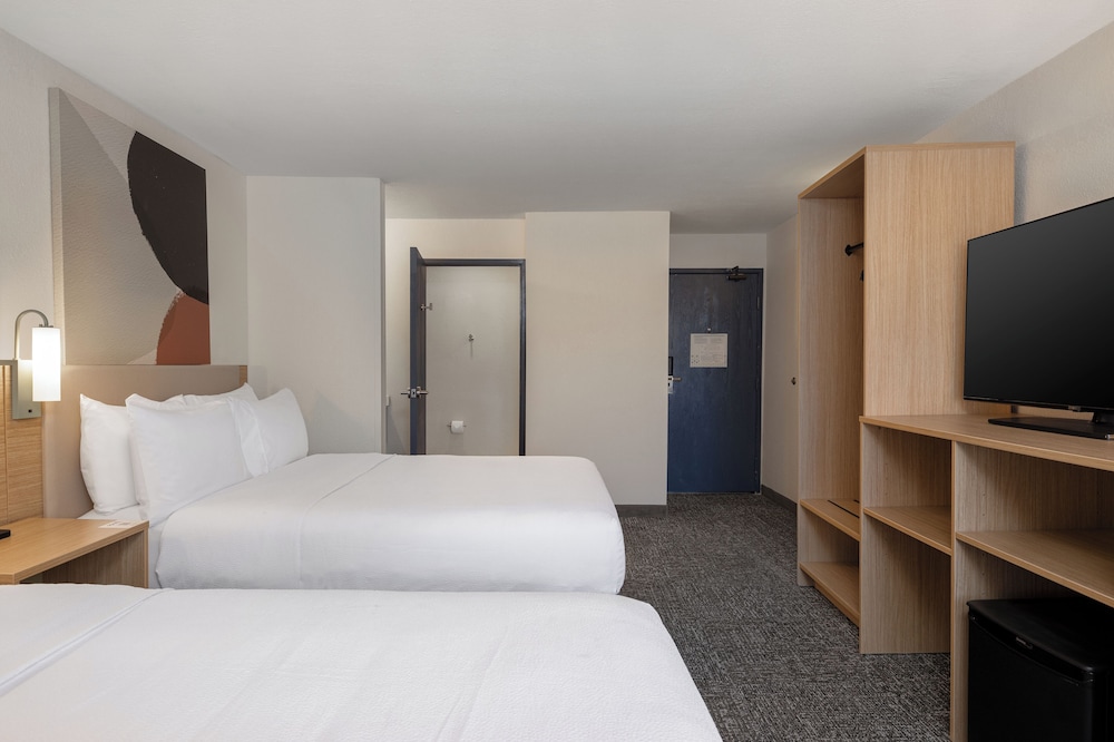 Room, 2 Queen Beds photo 2