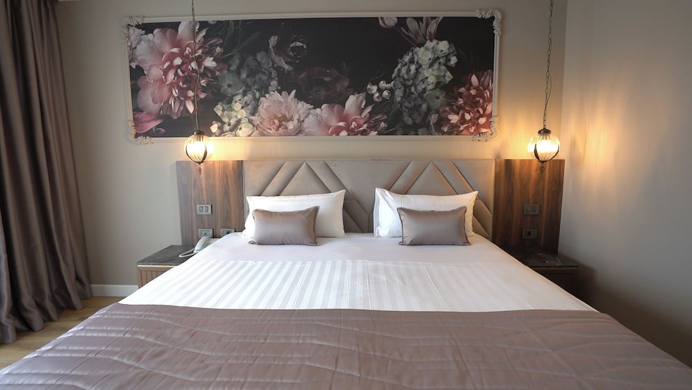 Standard Room (Land View)