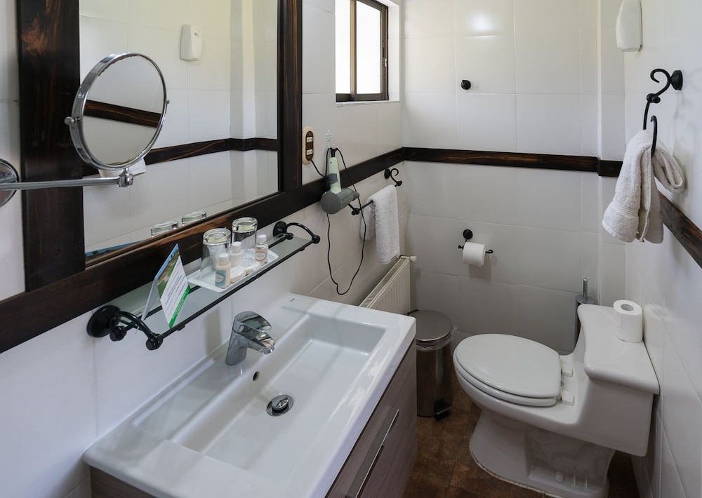Standard Double Room, 2 Twin Beds, Private Bathroom photo 3