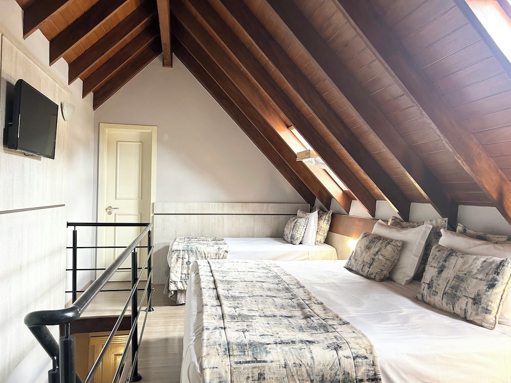 Family Room, 1 Bedroom, Ensuite photo 3