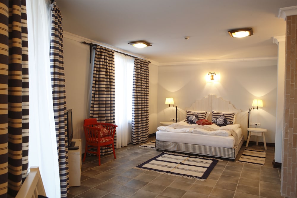 Deluxe Double Room, Balcony, Partial Sea View photo 1