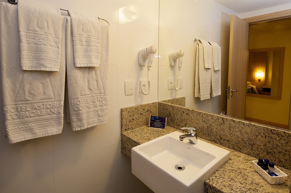 Standard Twin Room - Photo 11