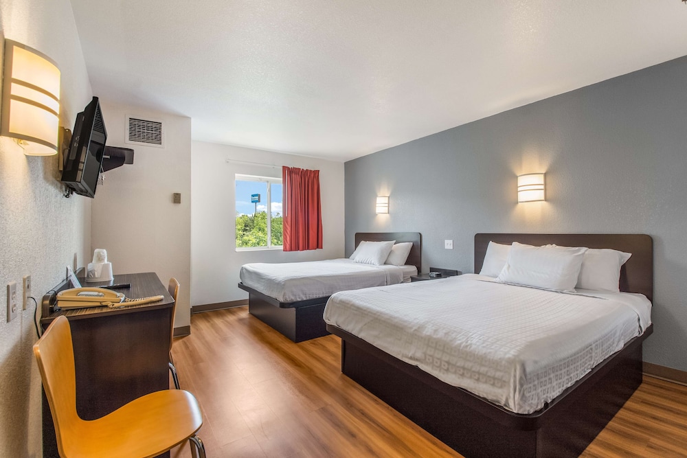 Room, 2 Queen Beds, Non Smoking photo 2