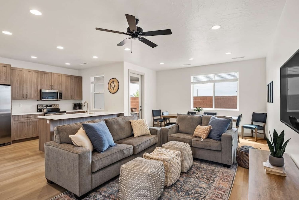 Townhome, 3 Bedrooms photo 1