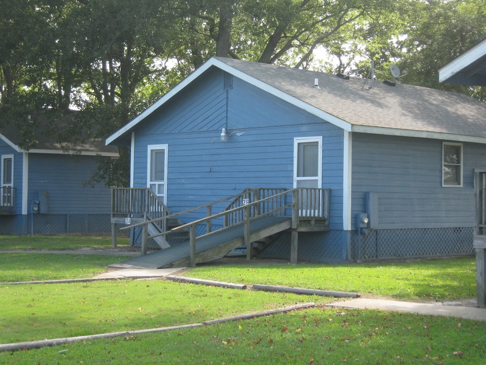 Cabin (No Pets, Linens not Available) photo 1