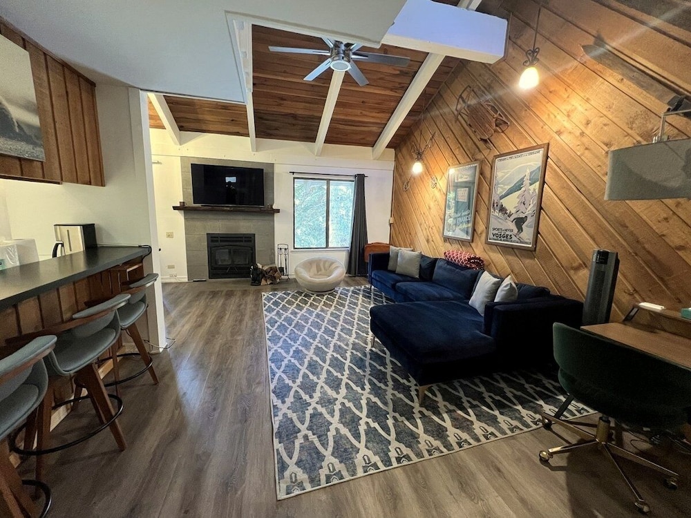 Condo, 2 Bedrooms