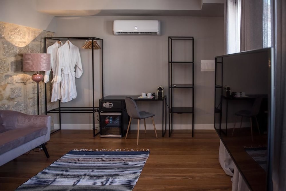Standard Double Room Single Use - Photo 10