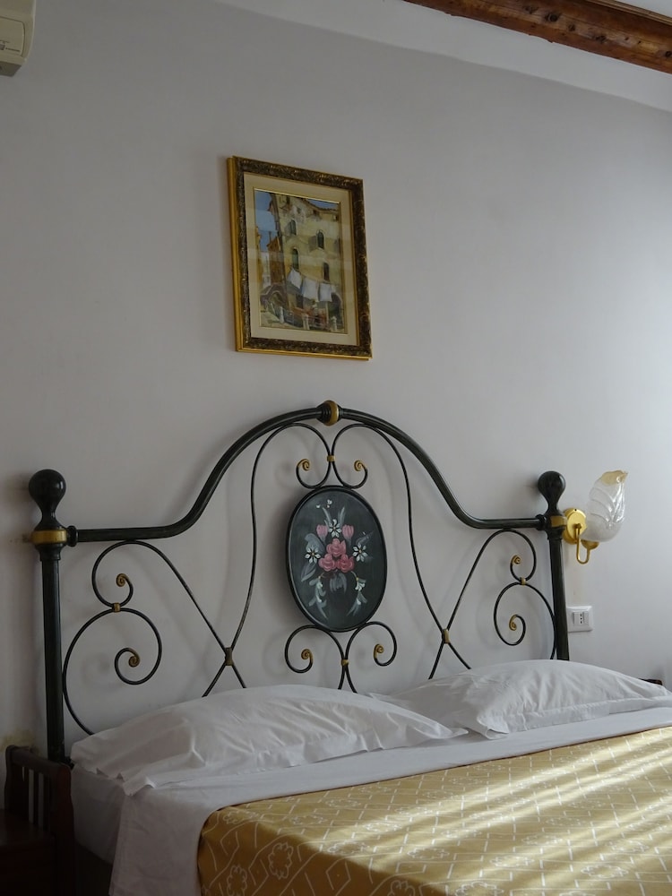 Standard Triple Room photo 3