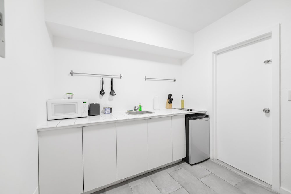 Basic Apartment photo 2