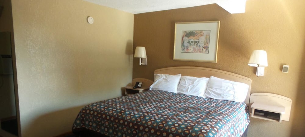 Standard Room, 1 King Bed photo 1
