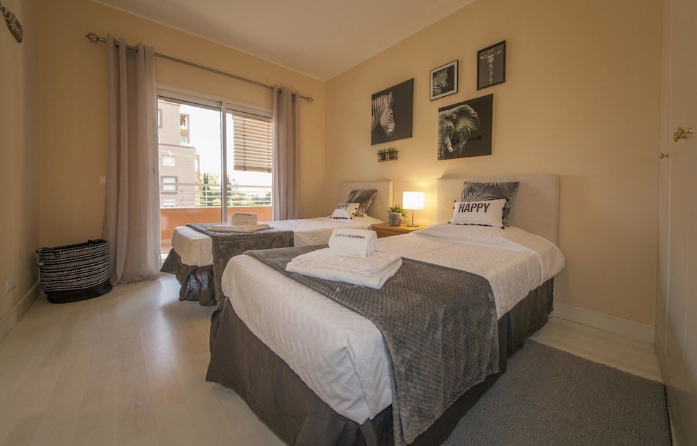 B02 - Fantastic Apartment With Pool Almost on the Sandy Beach, Photo 3