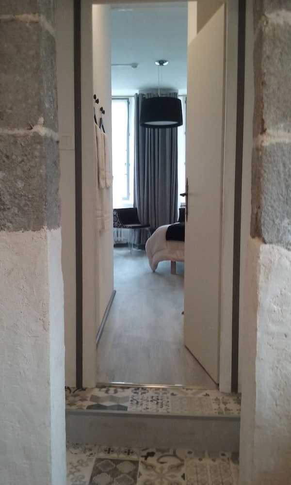 Room (2) photo 3