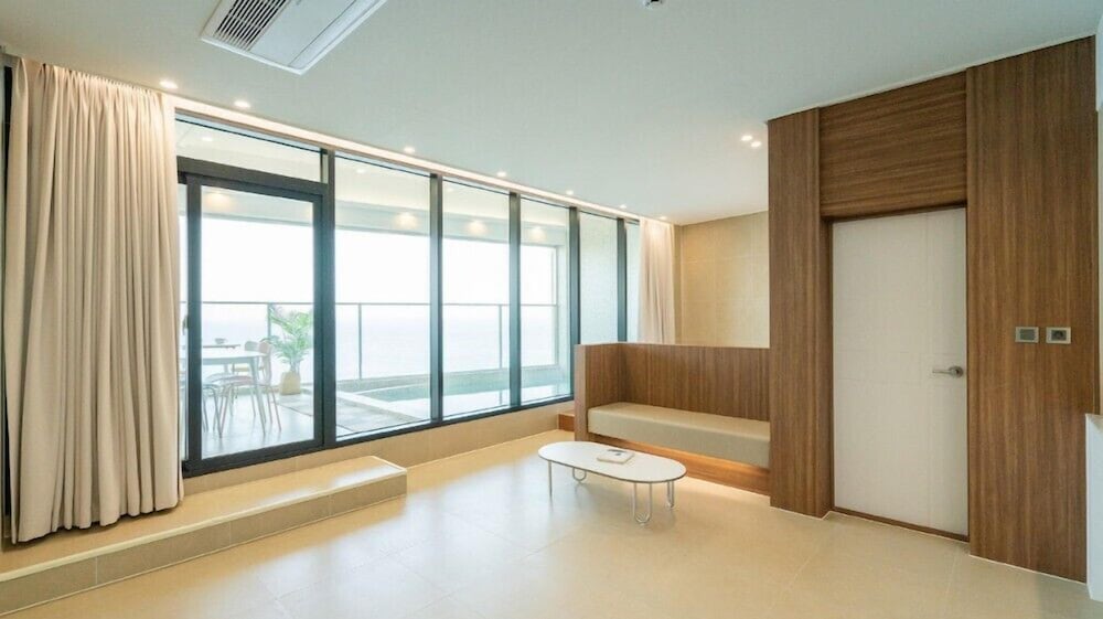Room (B301) - Photo 10