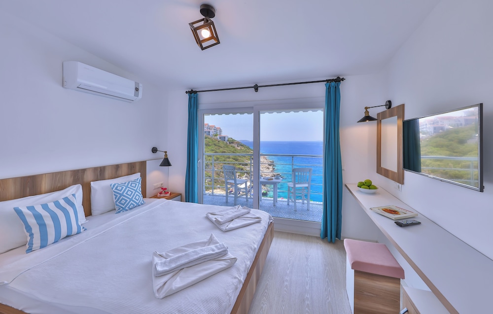 Deluxe Room, Balcony, Sea View photo 1