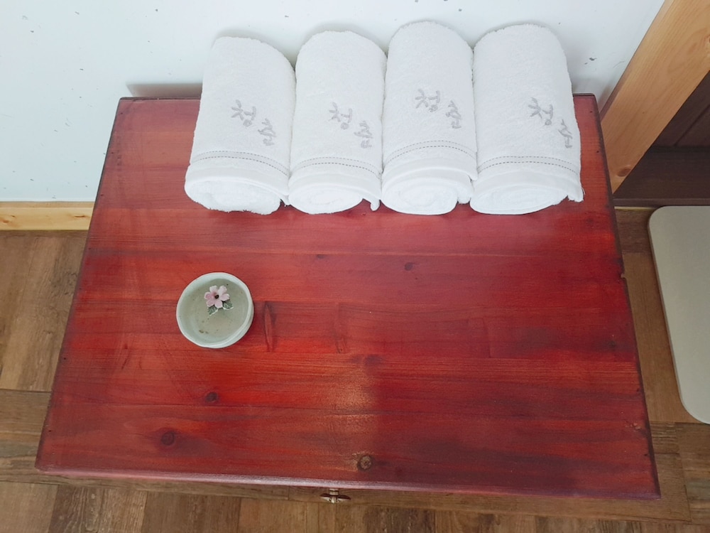 Room (# 1) photo 2
