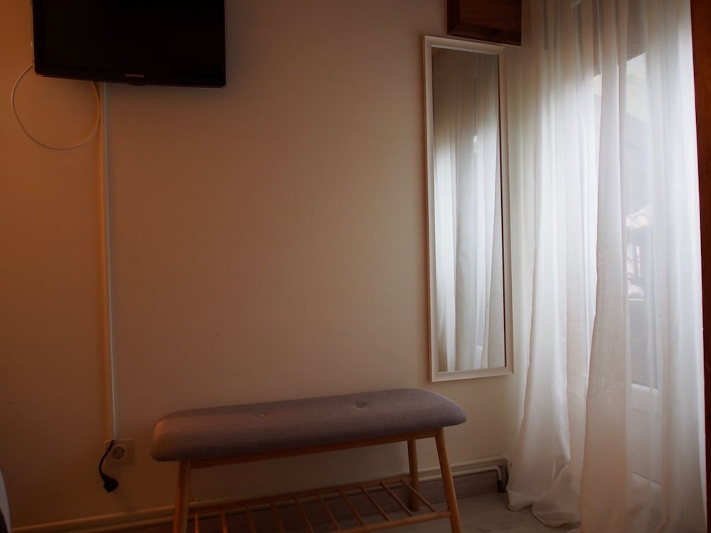 Single Room, Private Bathroom photo 3