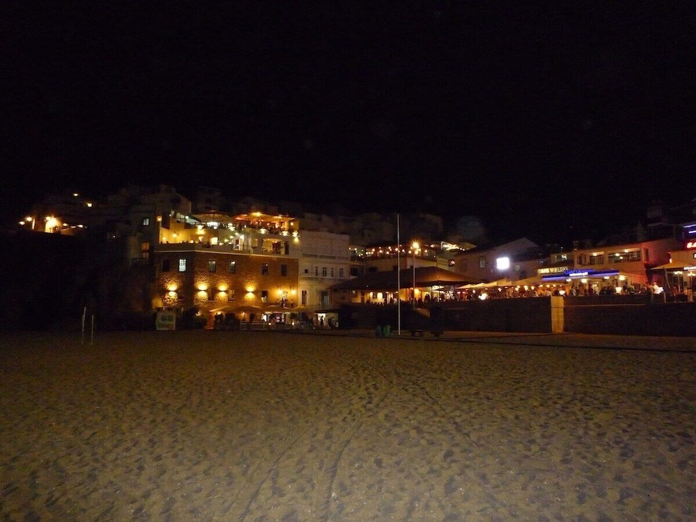 Luxury Ground-floor Appartment 5 Stars, 2 Bedrooms, 2 Bathrooms, Free Wifi, Bilde 4