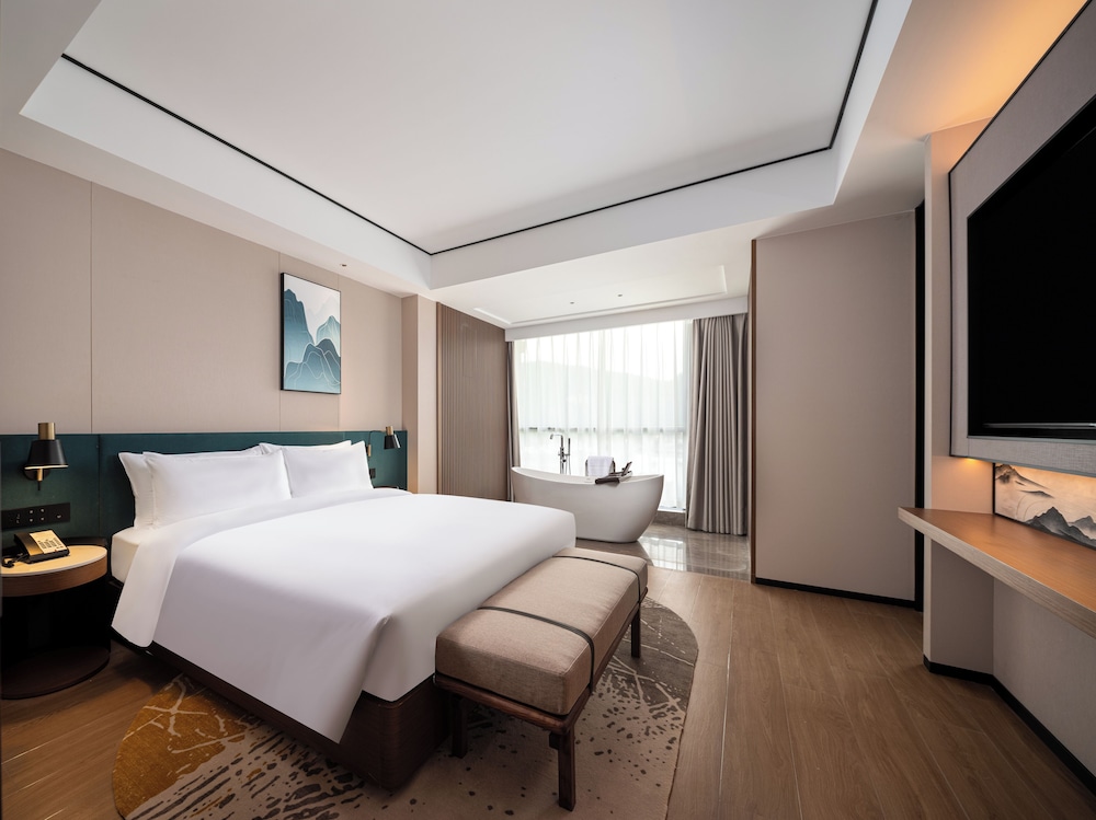 Deluxe Suite, 1 King Bed