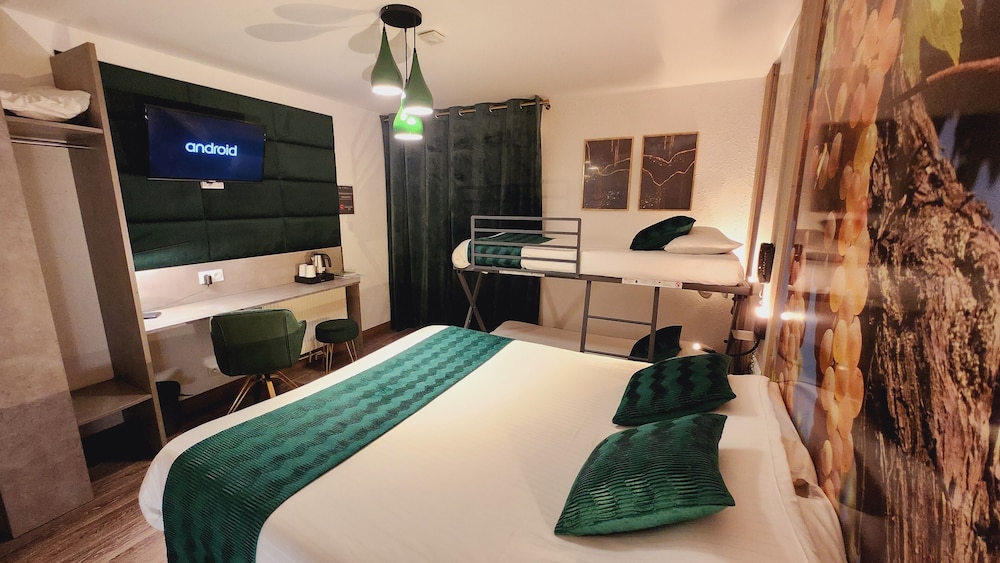 Quadruple Room - Photo 2