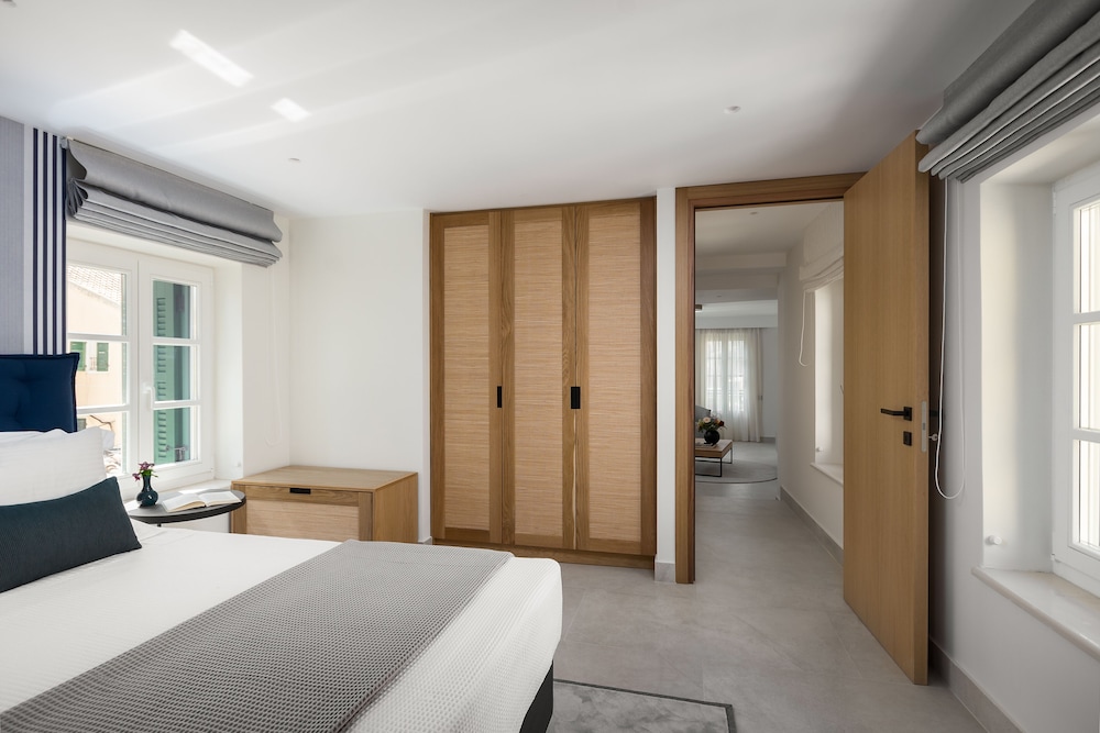 Executive Suite - Photo 6