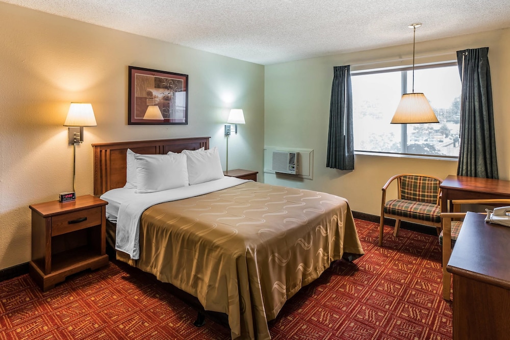 Suite, 1 Queen Bed, Non Smoking photo 1
