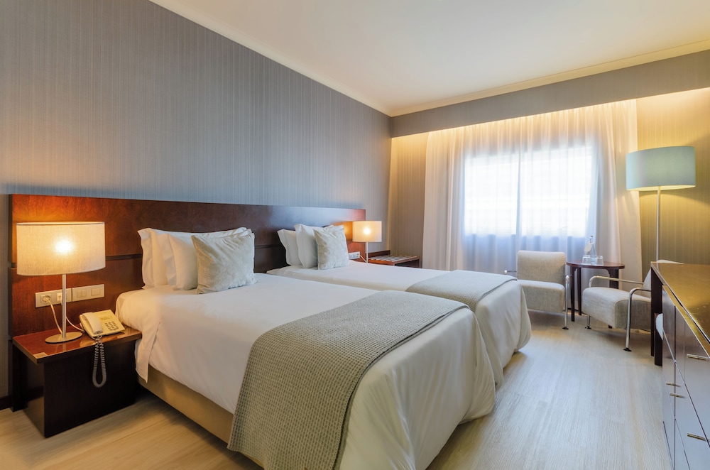 Standard Double or Twin Room - Photo 5