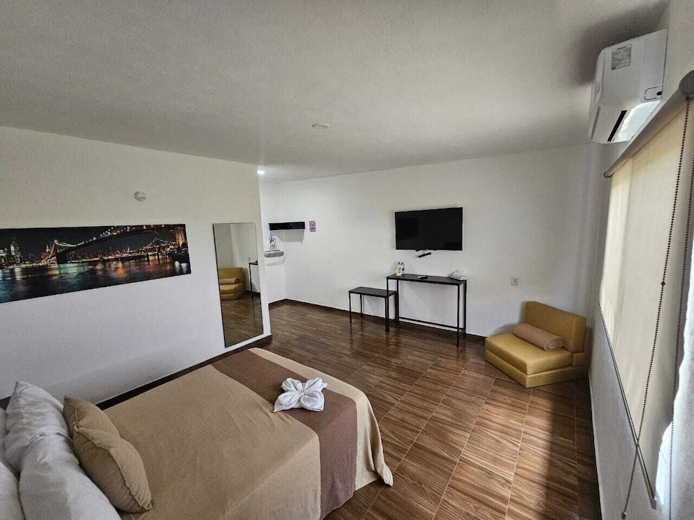 Deluxe Room, Valley View, Poolside photo 1